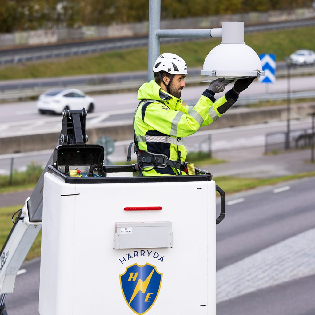 Kontroll av gatubelysning pågår
